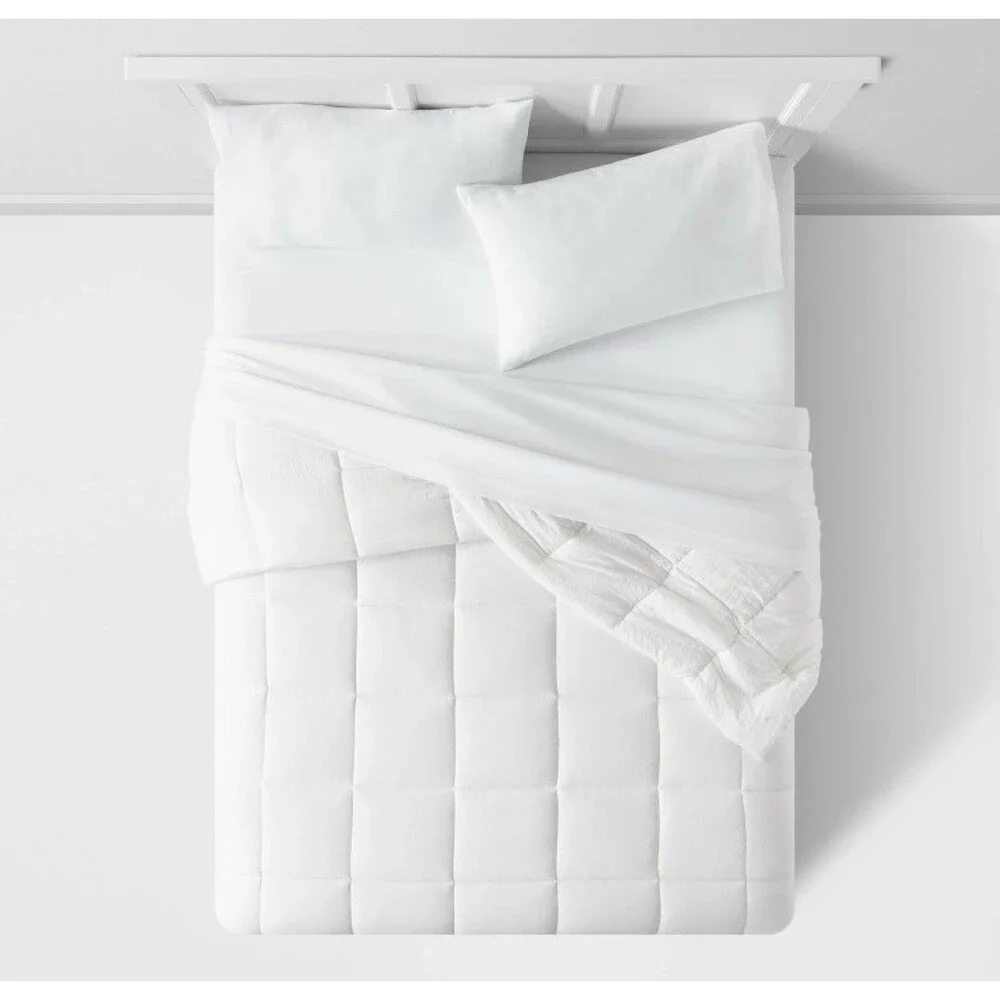 Room Essentials All Season Down Alternative Machine Washable Queen Comforter